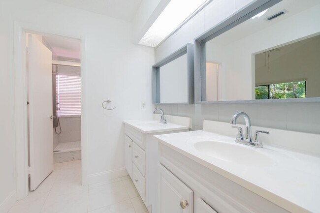 Photo - 6090 Aloma Ln