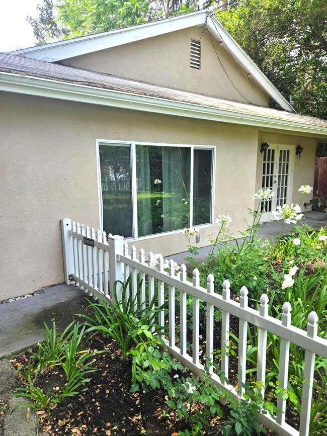 Photo - 12740 Landale St