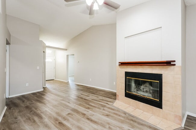 Photo - 914 Axlewood Cir