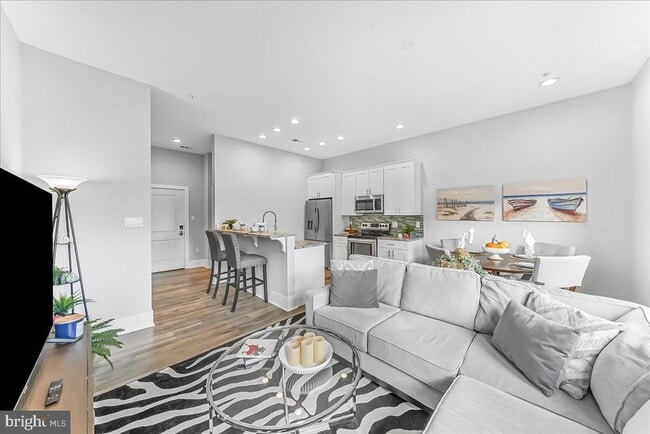 Photo - 537 Apple St Unit 302