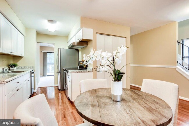 Building Photo - 939 Barton Oaks Pl Rental