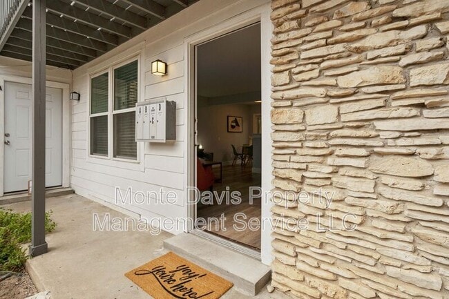 Photo - 2504 Manor Cir Unit B