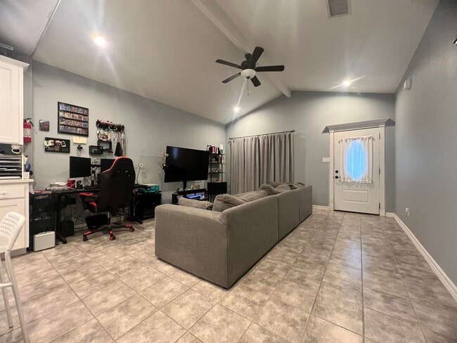 Photo - 105 St Joseph St