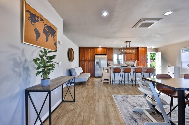 Building Photo - 6421 Carthage St