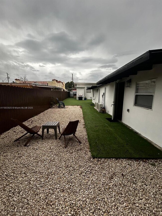 Photo - 1945 NW 33rd St Apartamento Unidad 2