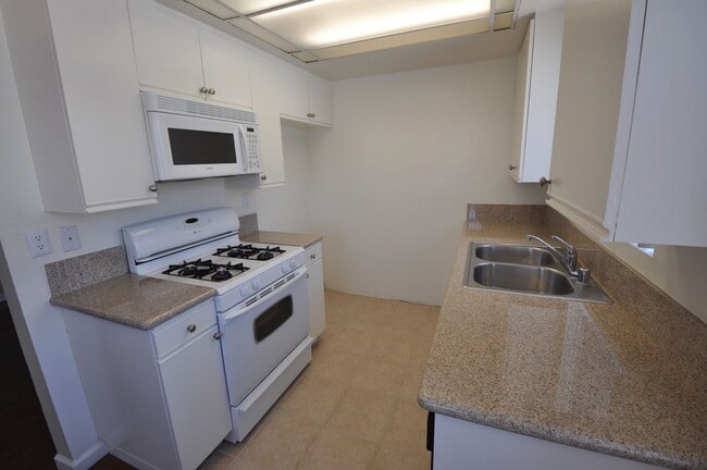 5002 Tujunga Ave Unit 404