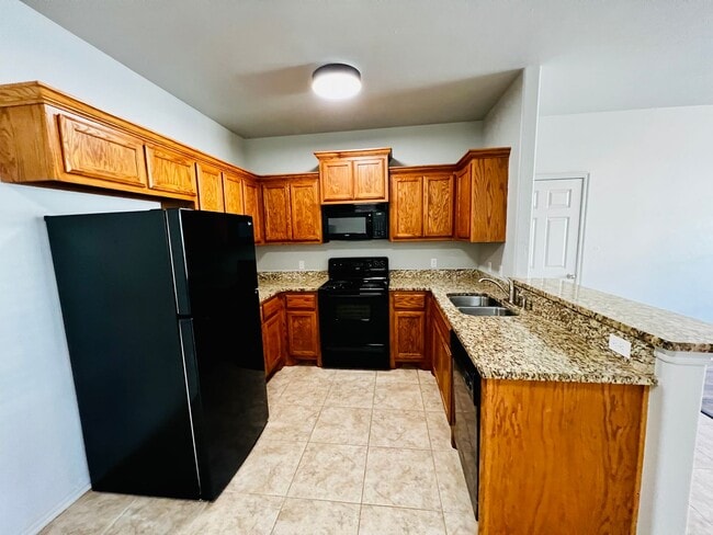 Photo - Charming 3BD 2BA Duplex in Yukon, The Gardens @ Chisholm Creek!!