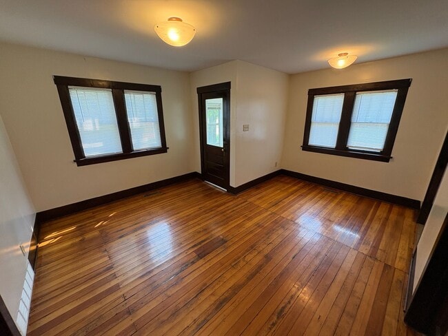 Photo - 2209 Hawthorne Ave