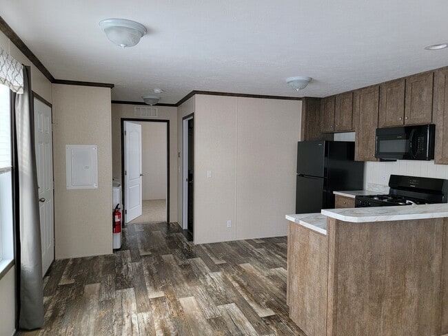 Photo - 112 Sheppard Ave