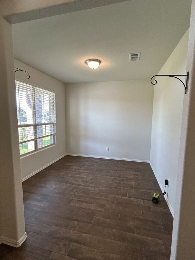 1713 Twin Falls Dr