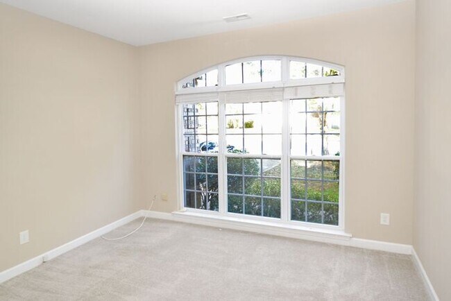 Photo - 1428 Bedlington Dr NW