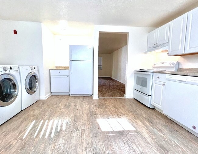 Photo - 8101-8195 W 9th Ave Unidad 8141