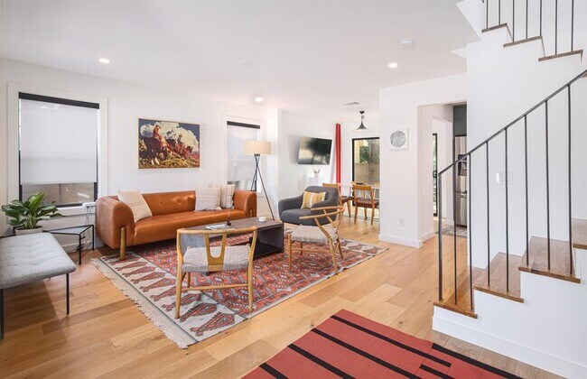 Photo - 108 Chicon St