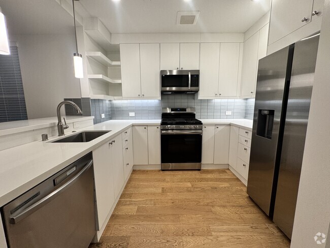 Building Photo - One Month Free!! Spacious and Renovated 6 ... Rental