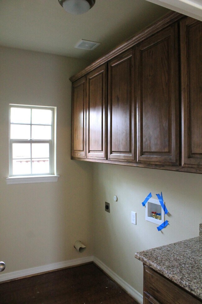 Photo - 701 Frame St