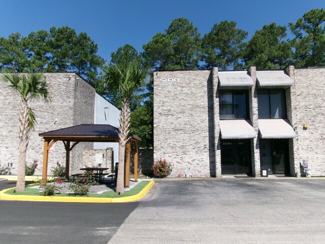 Building Photo - First floor conveniently located office suite Unit 901-A