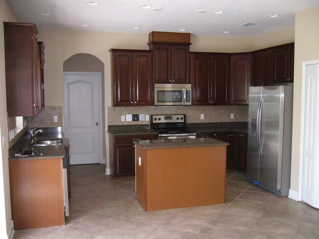 Photo - 4 Bedroom/2.5 Bath next to Lake in Winderm...