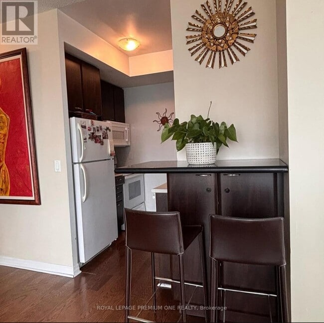 Photo - 220 Burnhamthorpe Rd W Unité 2607