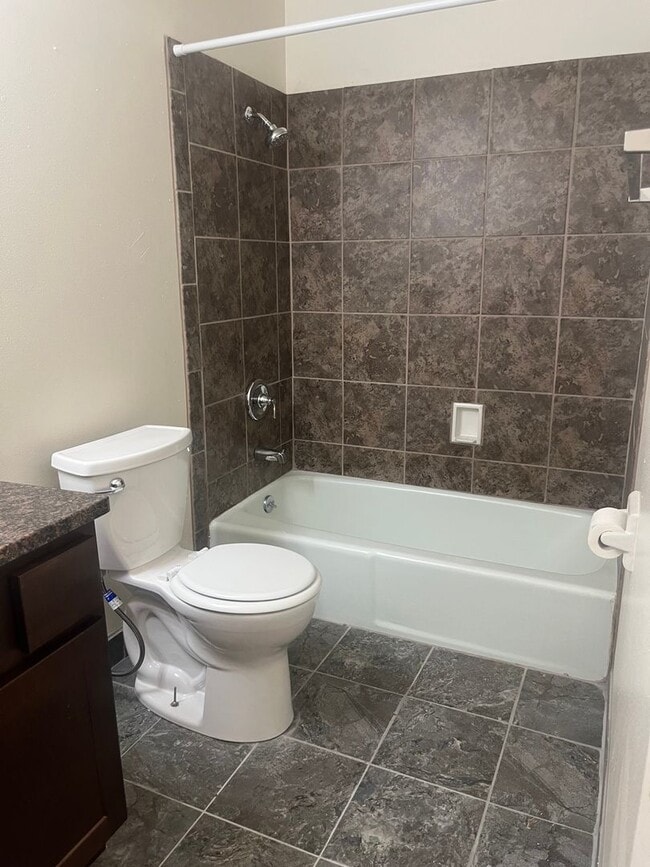 Photo - Large Three bedroom & 2 1/2 bath unit for rent for August move in!!
