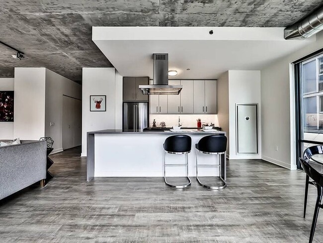 Photo - 475 E Ohio St