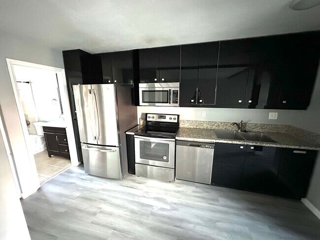 Photo - PET FRIENDLY! !Amazing 1 bedroom apartment...