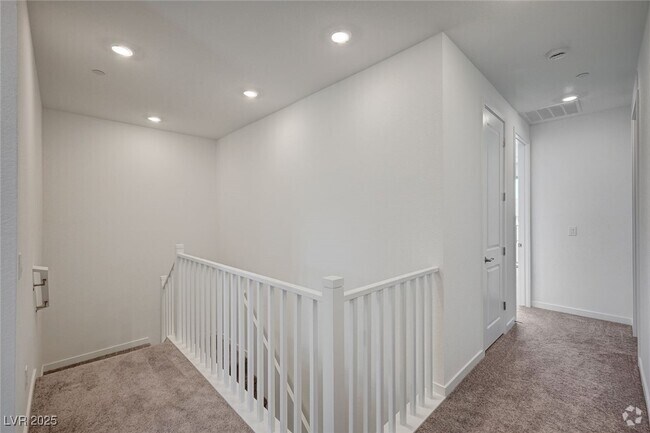 Building Photo - 2544 Vandra St Rental