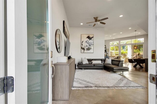 Photo - 1905 Alegria Rd