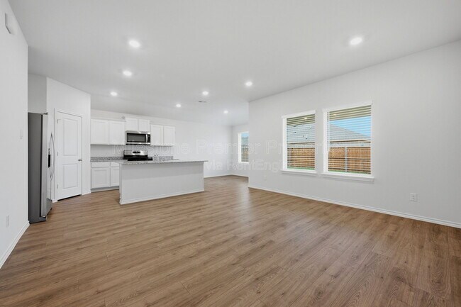 Photo - 508 Regiment Rd