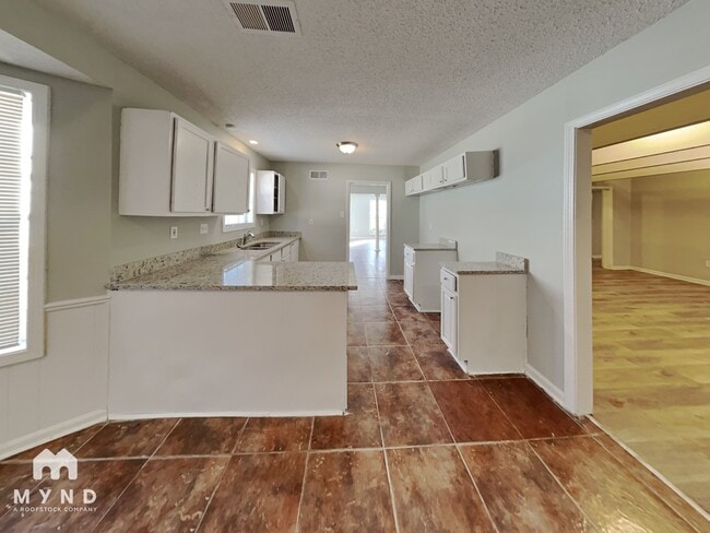 Photo - 2569 Richwood St