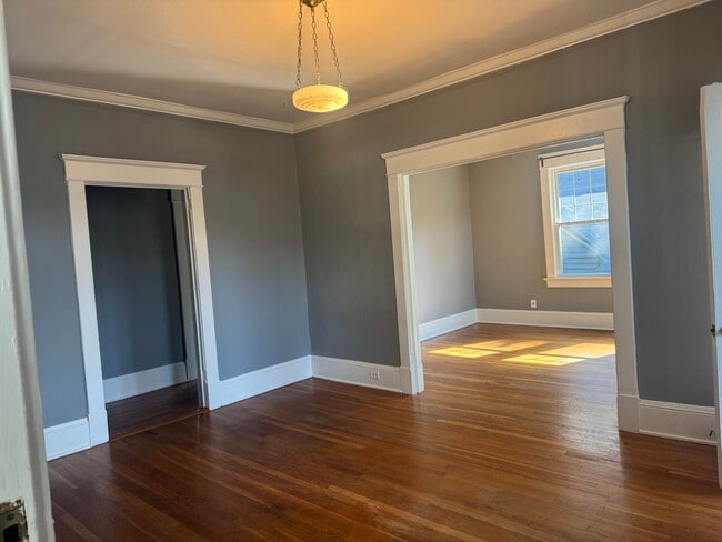 Photo - 160 -164 4th St NE