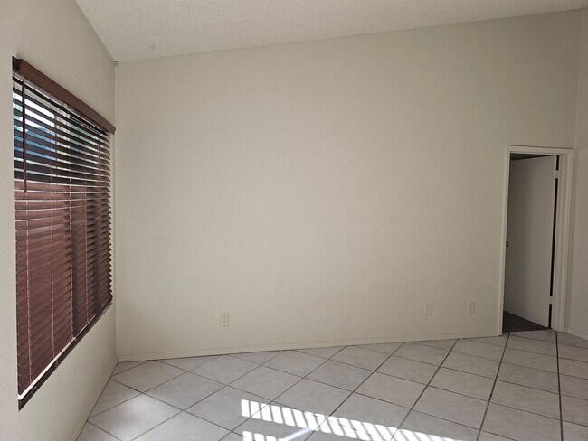 Photo - Cute Cimarron Bungalow!