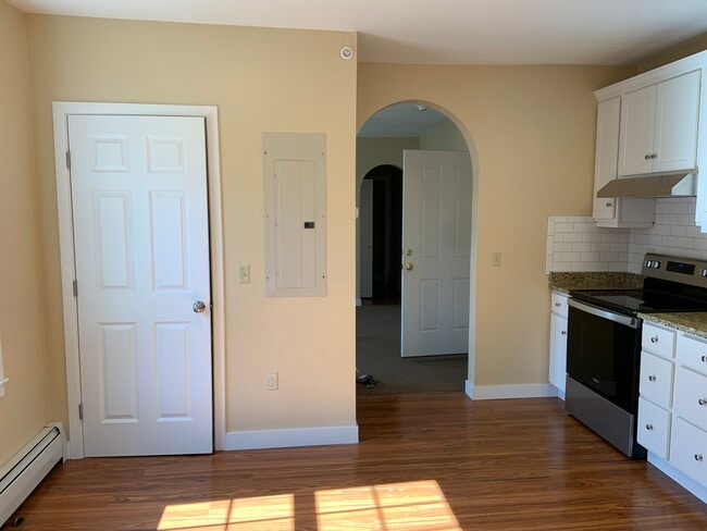 Photo - 110 Ashburnham St Unit #4