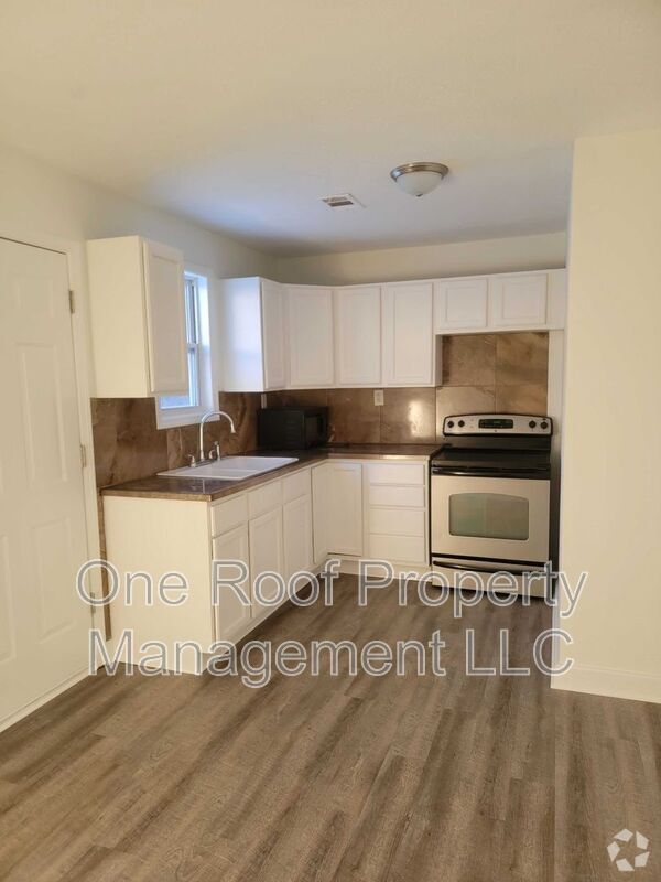Building Photo - 2633 S 49th St Rental