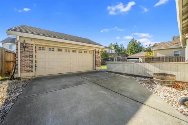 Photo - 1716 Newark Ln