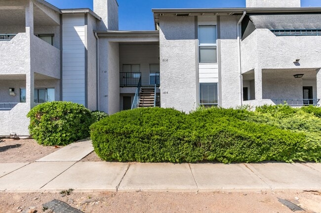 Building Photo - Modern 2-Bed Condo with Fireplace, Balcony & Designer Touches!