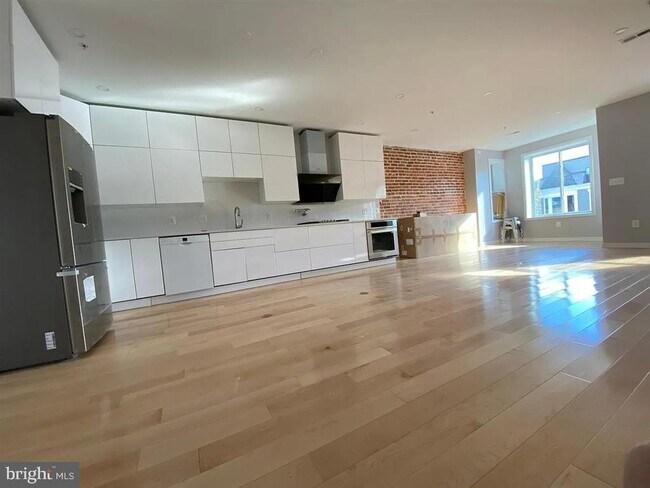 Photo - 1361 Newton St NW