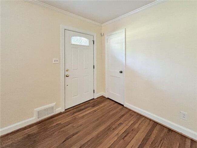 Photo - 6058 Harleston Rd NE