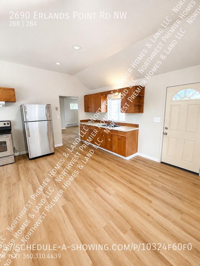 Photo - 2690 Erlands Point Rd NW