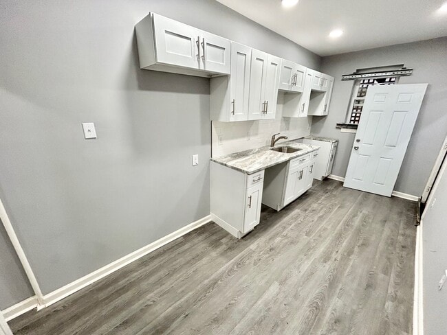 Photo - 2210 E Sergeant St