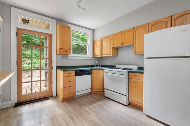 Photo - 6217 Monitor St