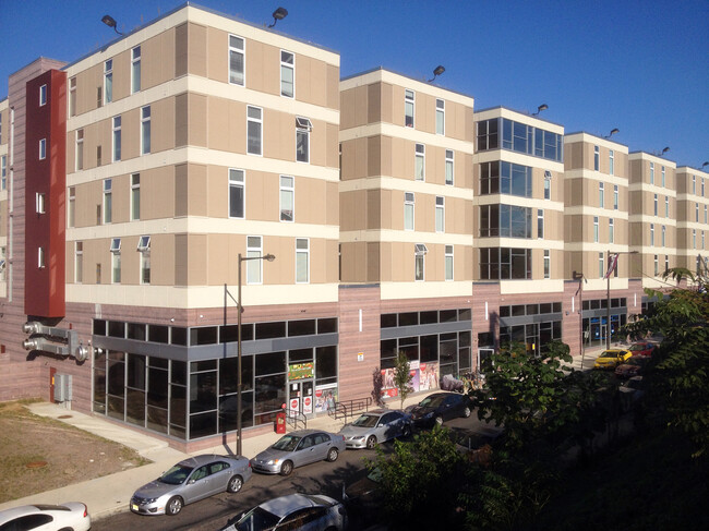 Exterior_Building View - Temple Crossing Apartments