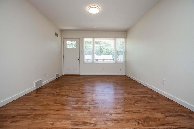 Photo - 1504 Hartford Rd