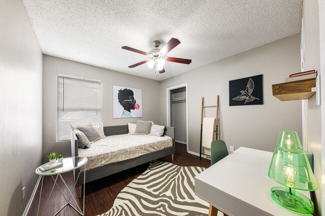 Photo - 1720 Woodward St Unidad 210