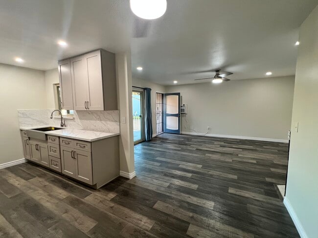 Photo - 10730 Droxford St