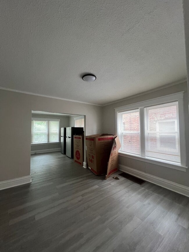 Photo - 5335 Bancroft Ave Unit 5335 1W Bancroft Ave