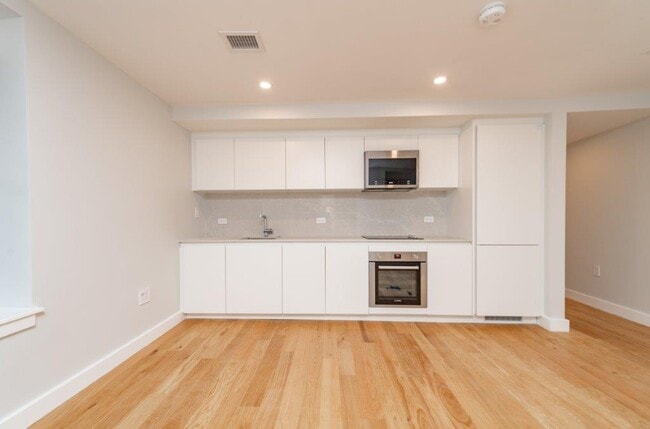 Building Photo - 14 Fleet St Unit #7 Rental