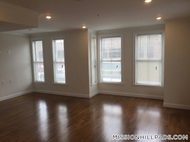 Photo - 2747 Washington St Unit 2