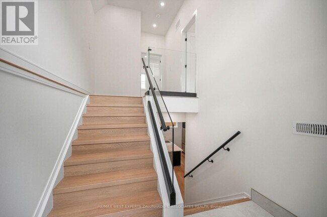 Photo - 412 Glenholme Ave