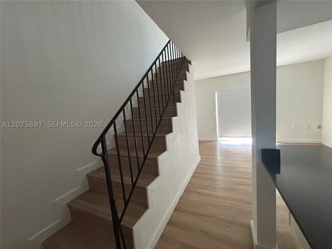 Photo - 1025 SW 6th St Unit 6