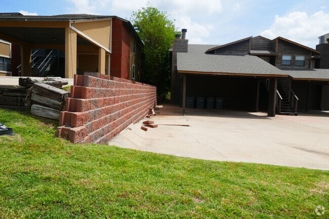 Building Photo - 4036 NW Ozmun Ave Rental